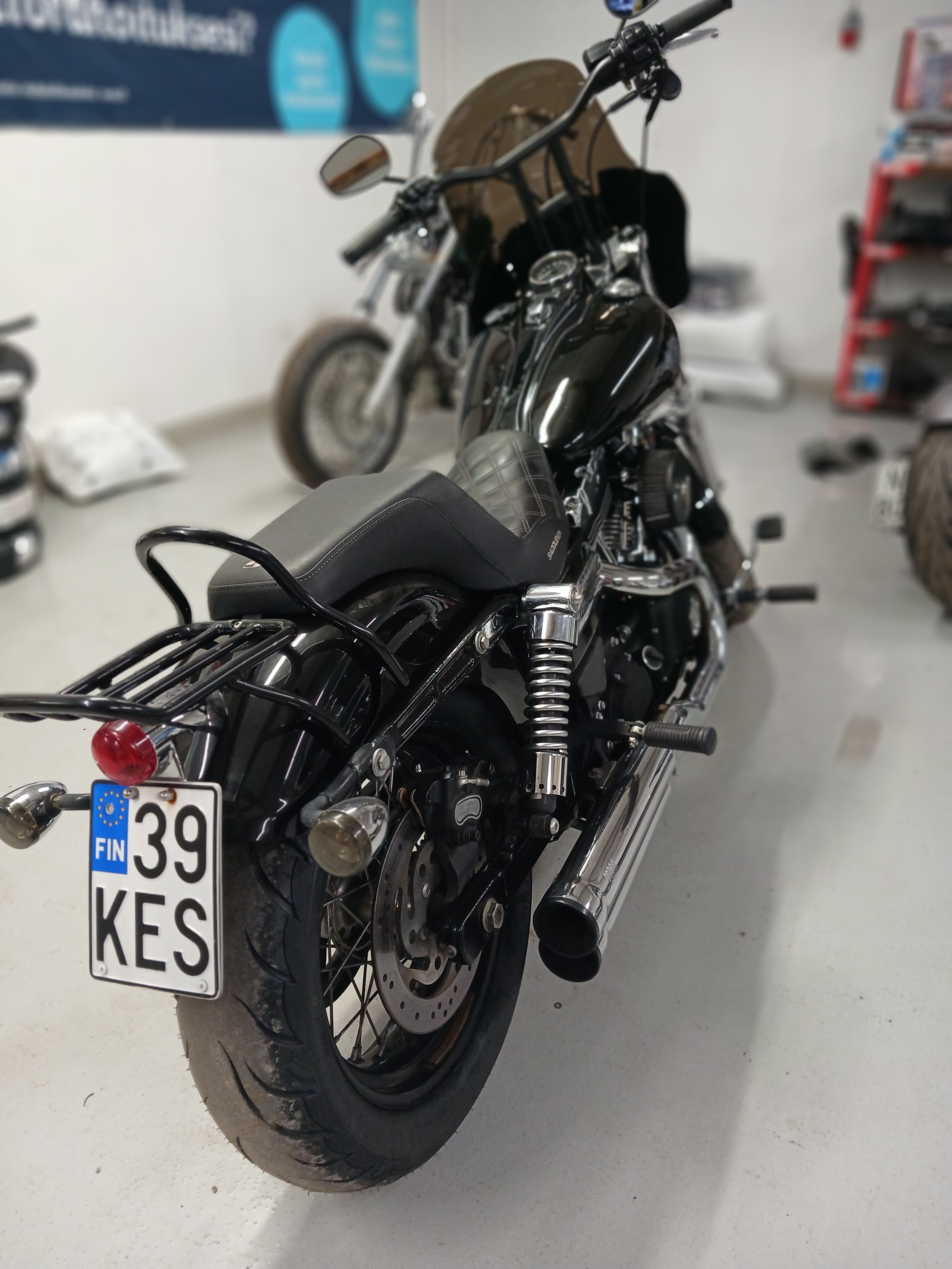 Harley-Davidson Dyna Wide Glide 2012 – 110" | Bitubo | Saddlemen