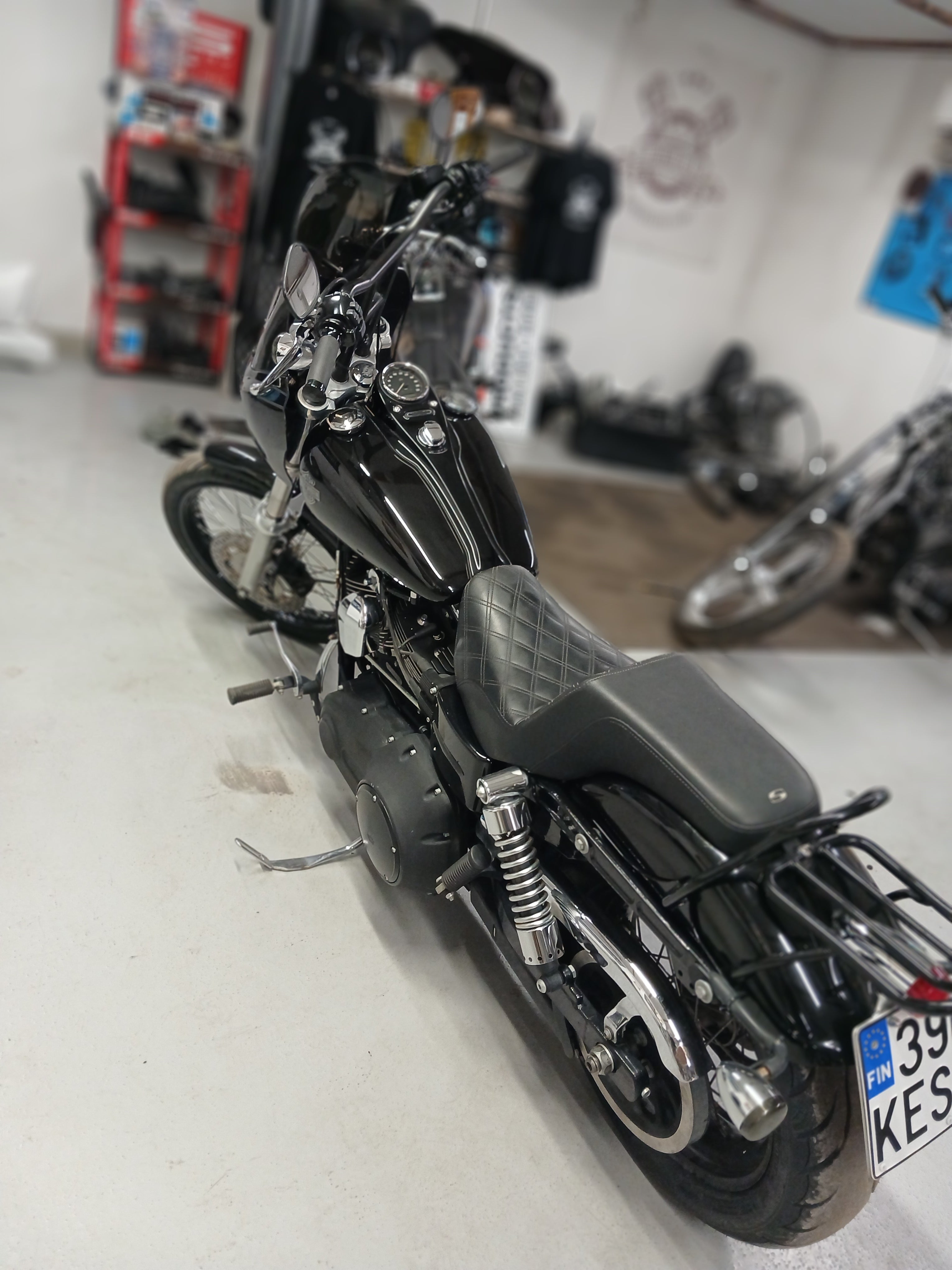 Harley-Davidson Dyna Wide Glide 2012 – 110" | Bitubo | Saddlemen