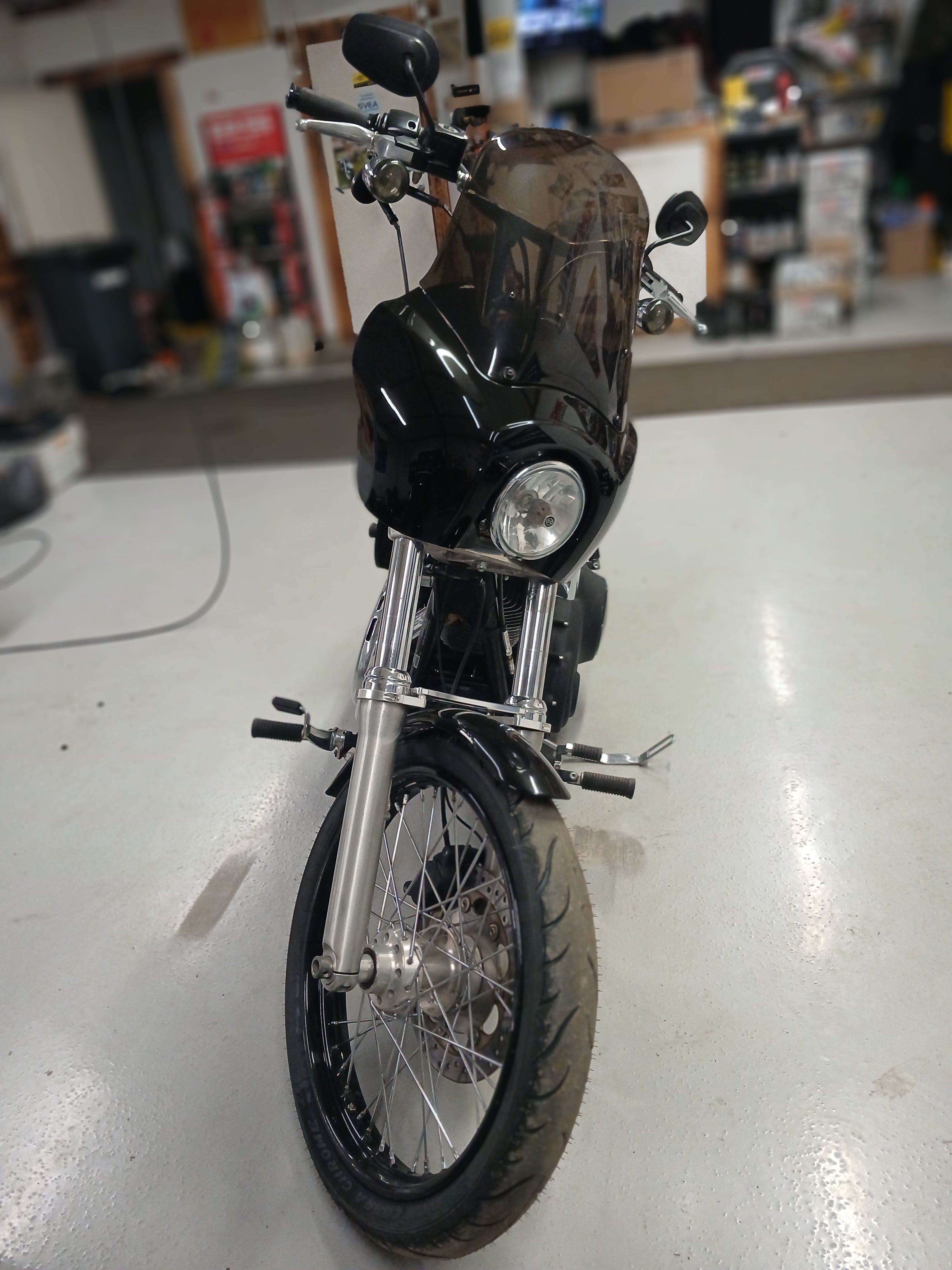 Harley-Davidson Dyna Wide Glide 2012 – 110" | Bitubo | Saddlemen