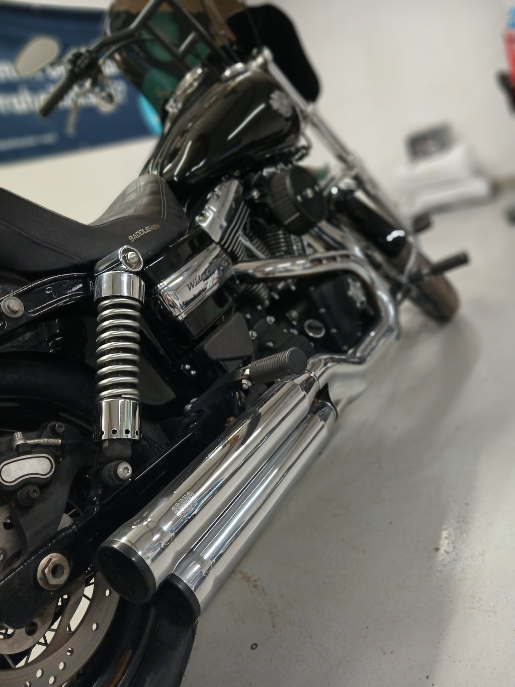 Harley-Davidson Dyna Wide Glide 2012 – 110" | Bitubo | Saddlemen