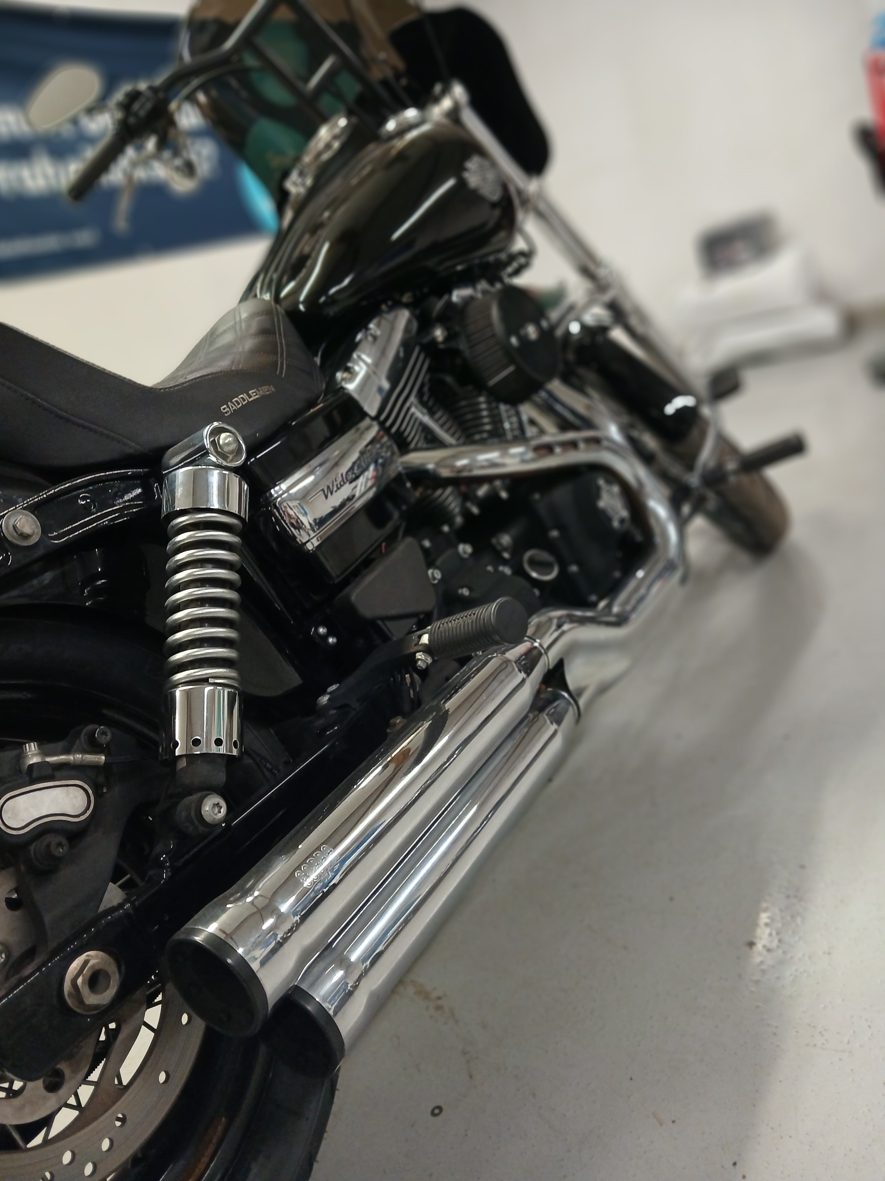 Harley-Davidson Dyna Wide Glide 2012 – 110" | Bitubo | Saddlemen