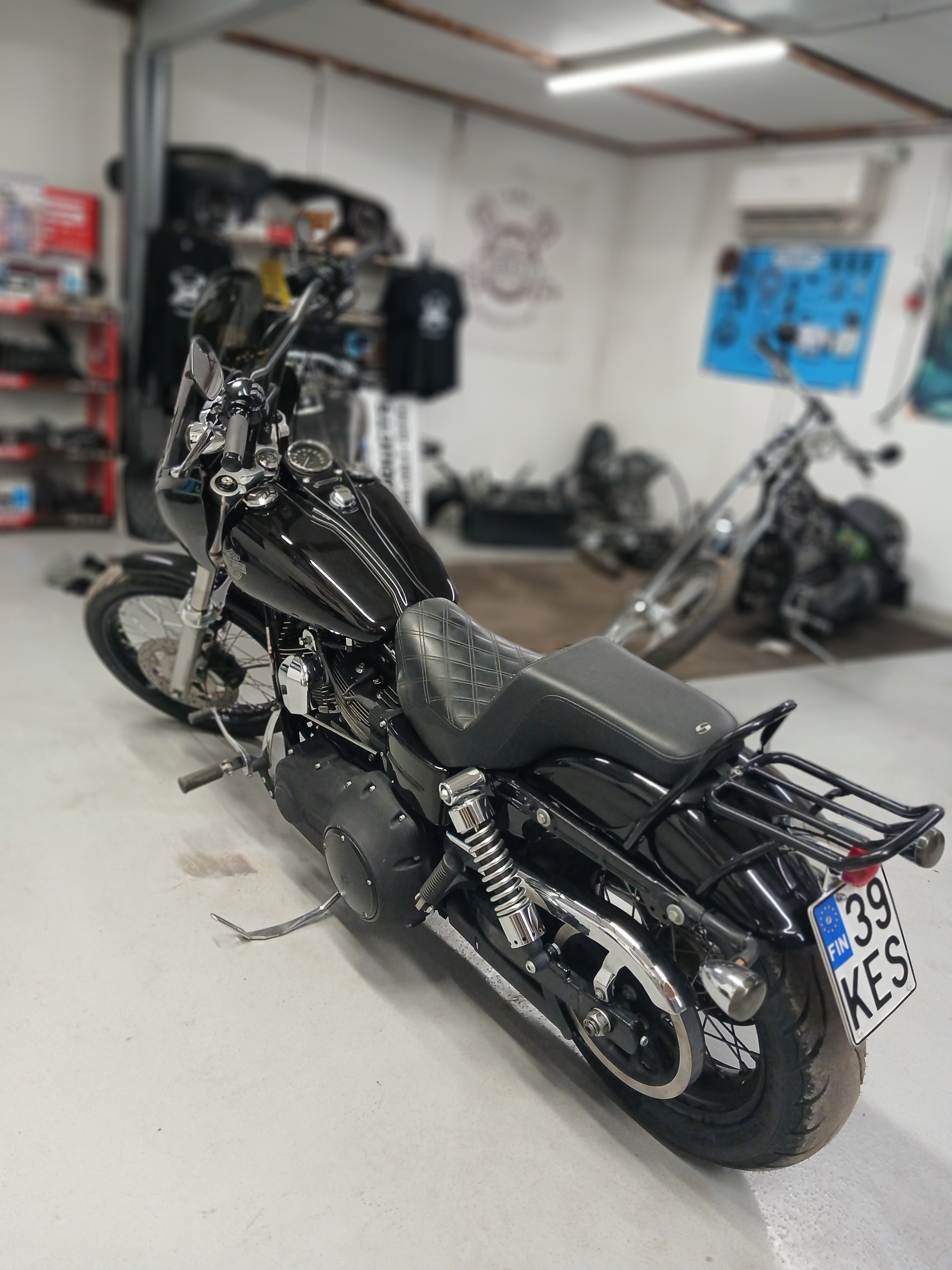 Harley-Davidson Dyna Wide Glide 2012 – 110" | Bitubo | Saddlemen